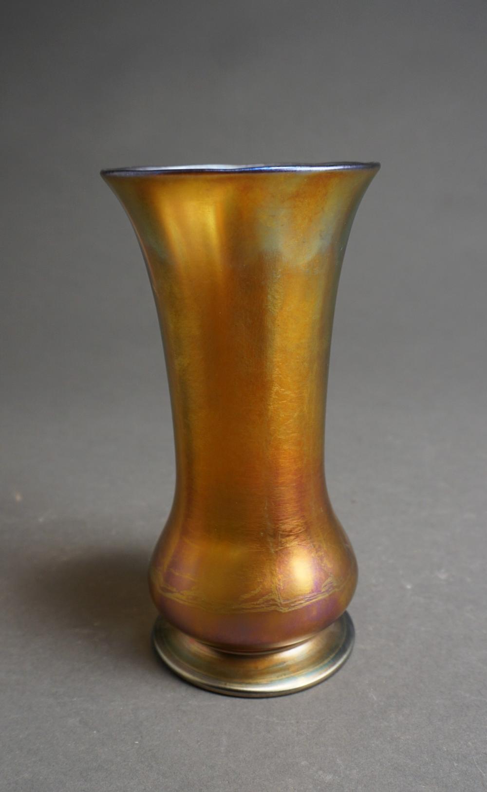 NASH GOLD IRIDESCENT GLASS VASE  32fc41