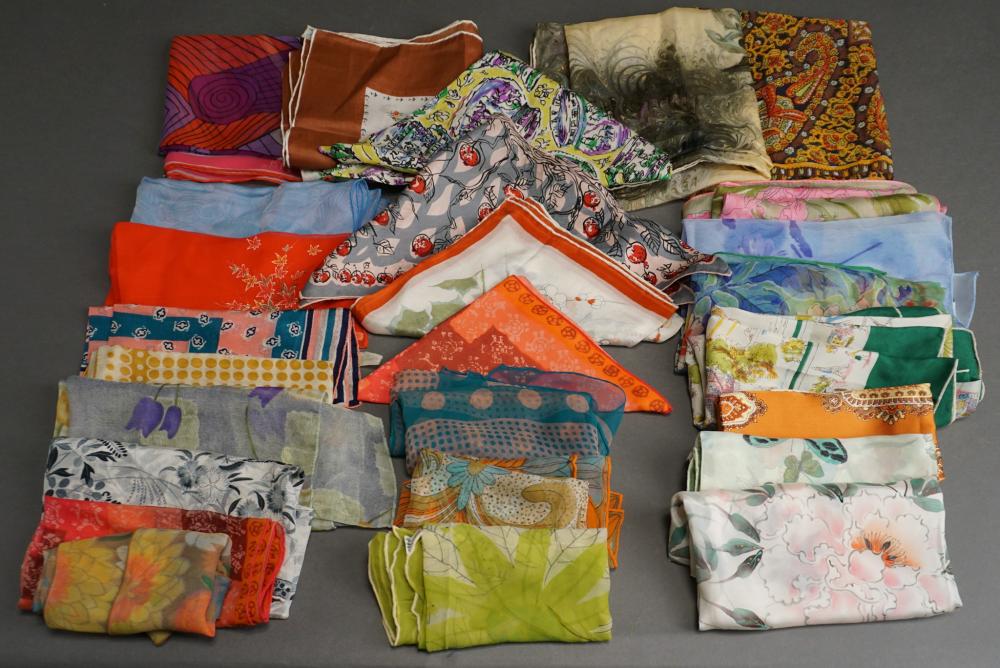 COLLECTION OF ASSORTED SILK AND 32fc50