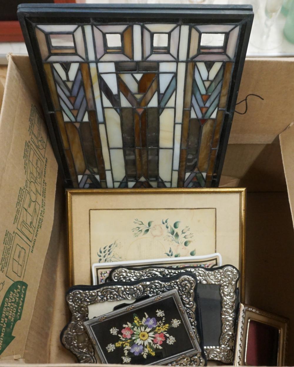 GROUP WITH LEADED GLASS PANELS,