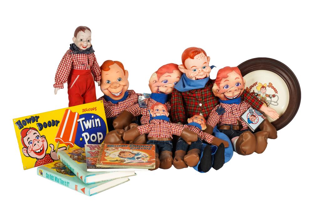 COLLECTION OF HOWDY DOODY MEMORABILIAcomprising 32fd55