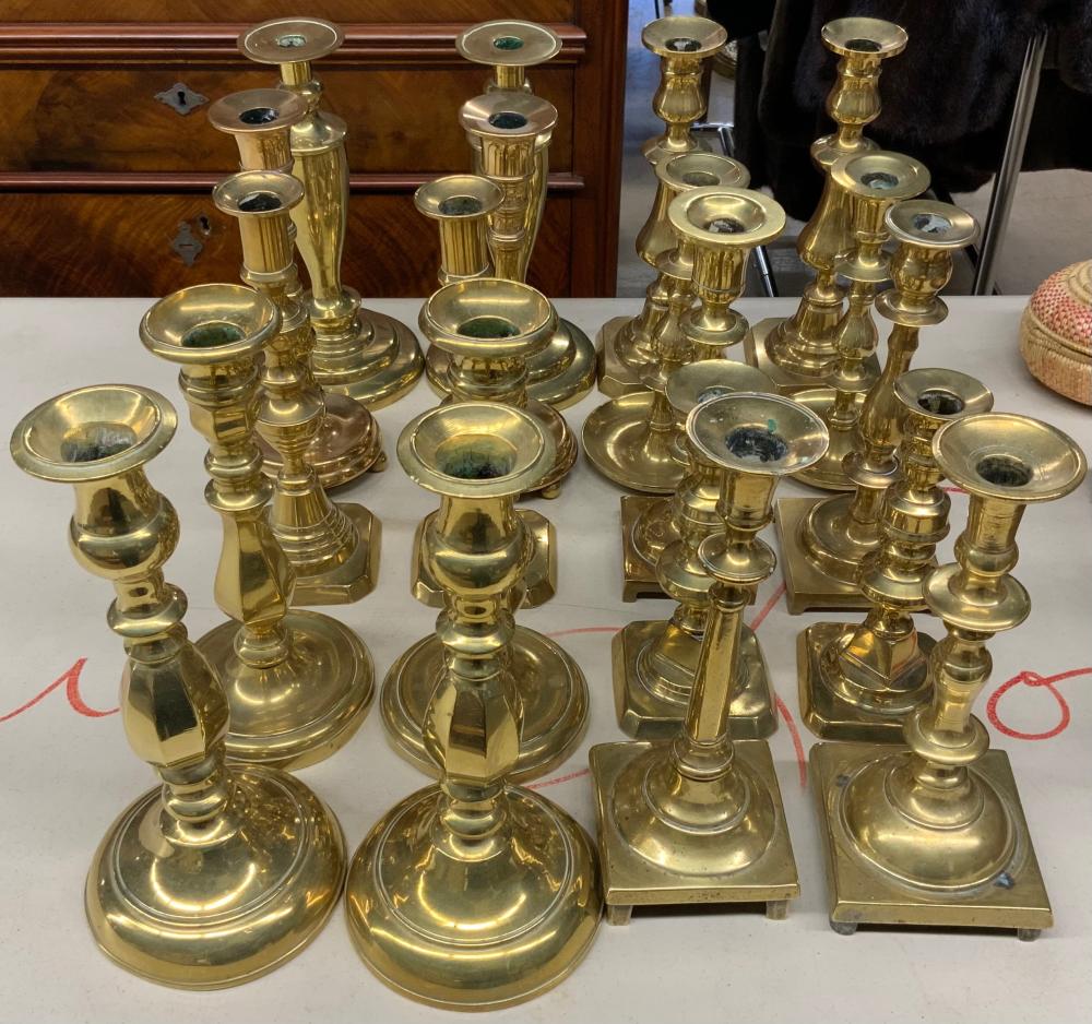 TEN PAIRS OF BRASS CANDLEHOLDERSTen 32fdcc