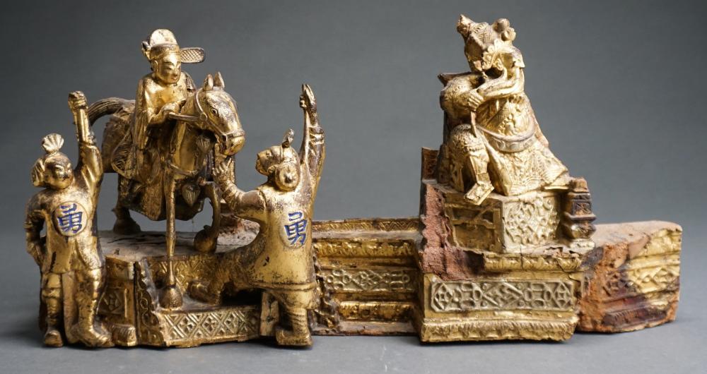 CHINESE CARVED AND GILT WOOD ARCHITECTURAL 32fec6