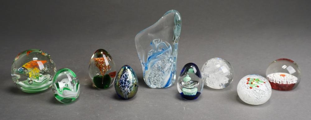 COLLECTION OF 9 ASSORTED GLASS