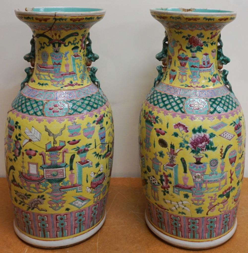 PAIR CHINESE FAMILLE JAUNE VASES 3301c3