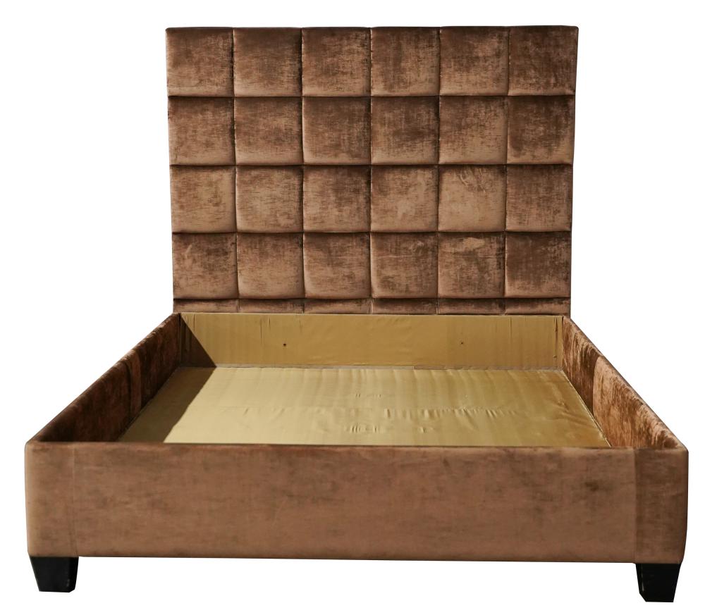 QUEEN SIZED UPHOLSTERED BEDunsigned  3301d6