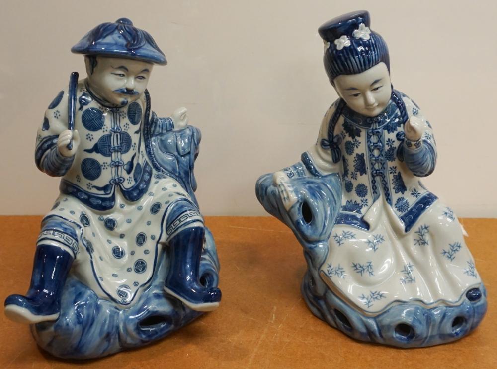 PAIR CHINESE BLUE AND WHITE PORCELAIN