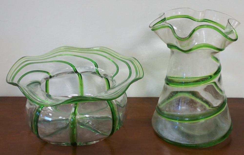 ART NOUVEAU GREEN TRAILED GLASS 33021e