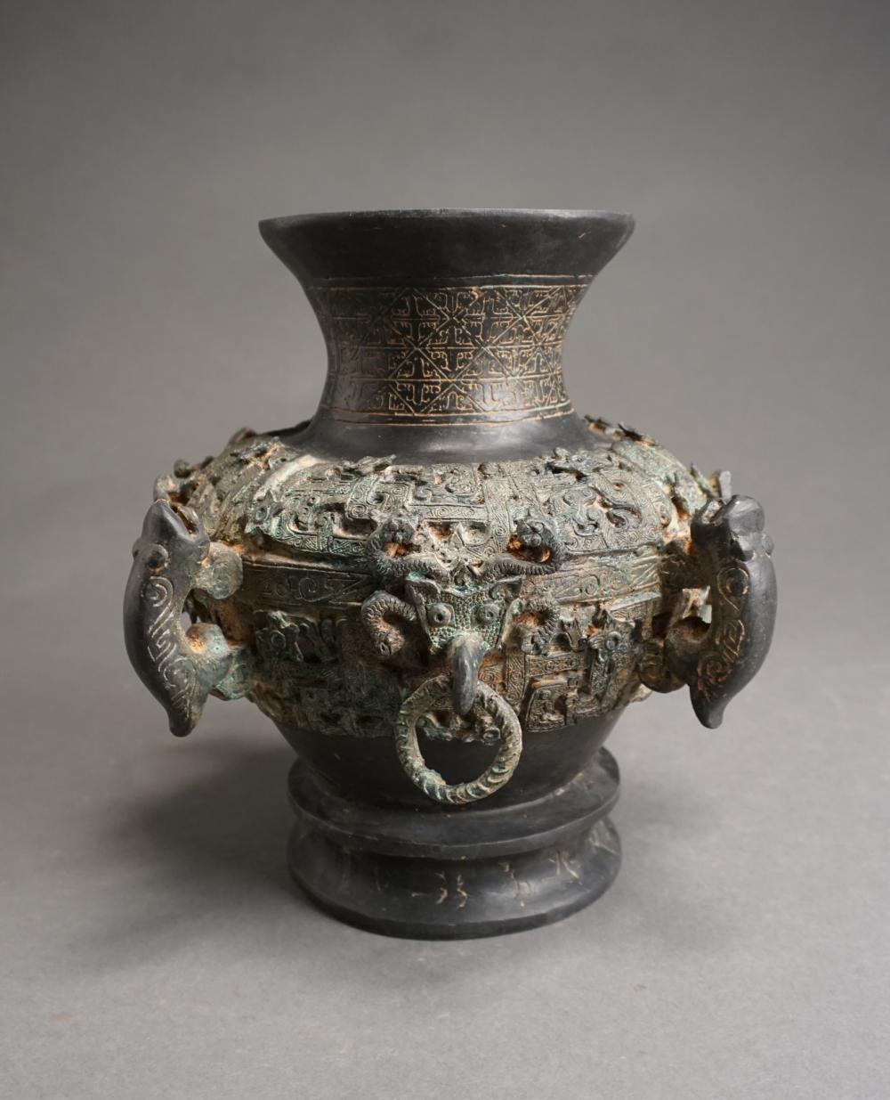 CHINESE ARCHAIC STYLE PATINATED 3303aa