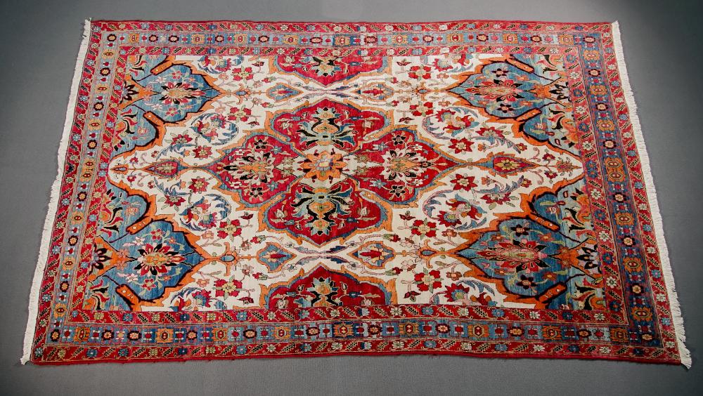 KERMAN RUG FIRST HALF 20TH CENTURY  330583