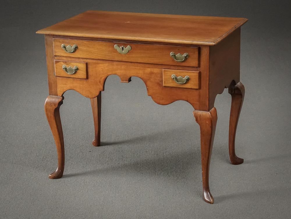 QUEEN ANNE WALNUT LOWBOY, RHODE