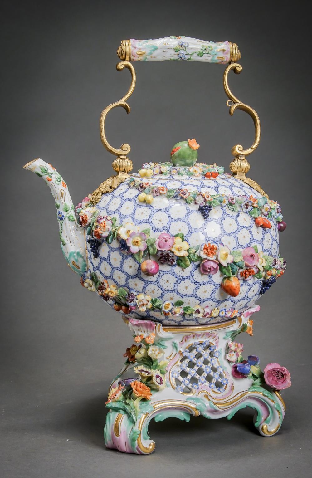 MEISSEN FLORAL ENCRUSTED TEA KETTLE 3305d8