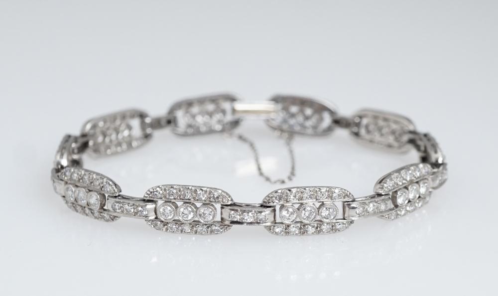 PLATINUM AND DIAMOND BRACELET  330663