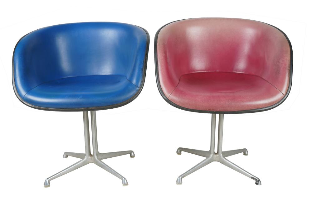 PAIR OF HERMAN MILLER ARMCHAIRSmolded 332df5