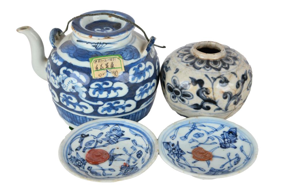 FOUR ASIAN BLUE & WHITE CERAMIC ARTICLEScomprising