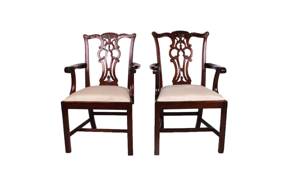 EIGHTEEN CHIPPENDALE STYLE MAHOGANY 332ec0