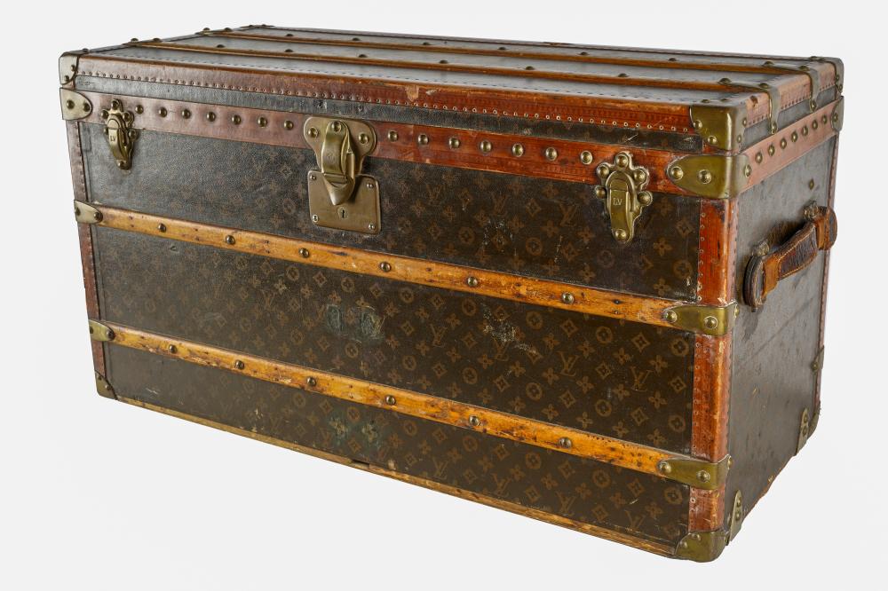 LOUIS VUITTON TRUNKnumbered to 333006