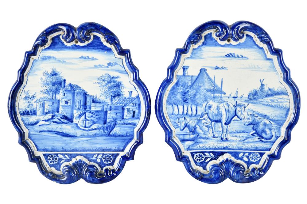 PAIR OF DELFT PLAQUESdepicting 333129