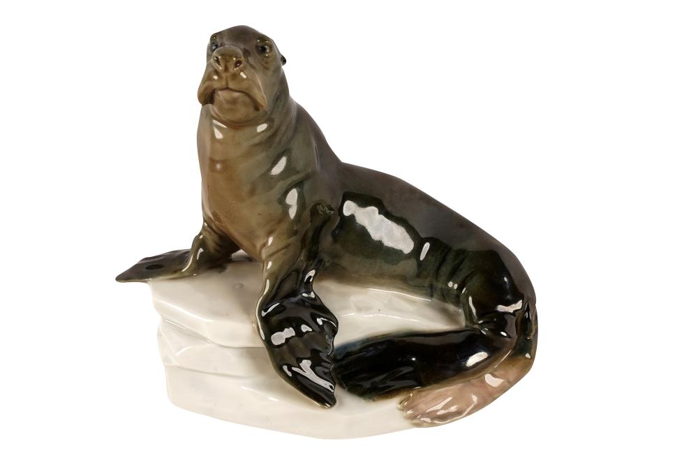 MEISSEN SEAL FIGURUNEwith blue