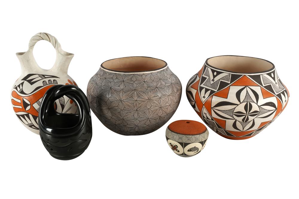 FIVE SOUTHWEST POTTERY CERAMICScomprising: