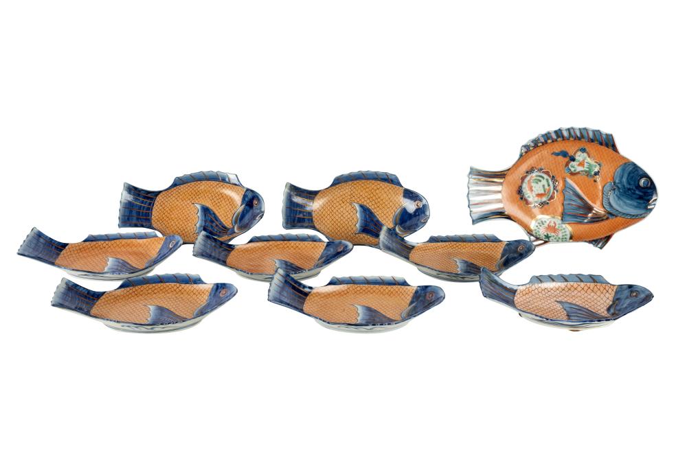 SET OF GLAZED CERAMIC FISH-FORM