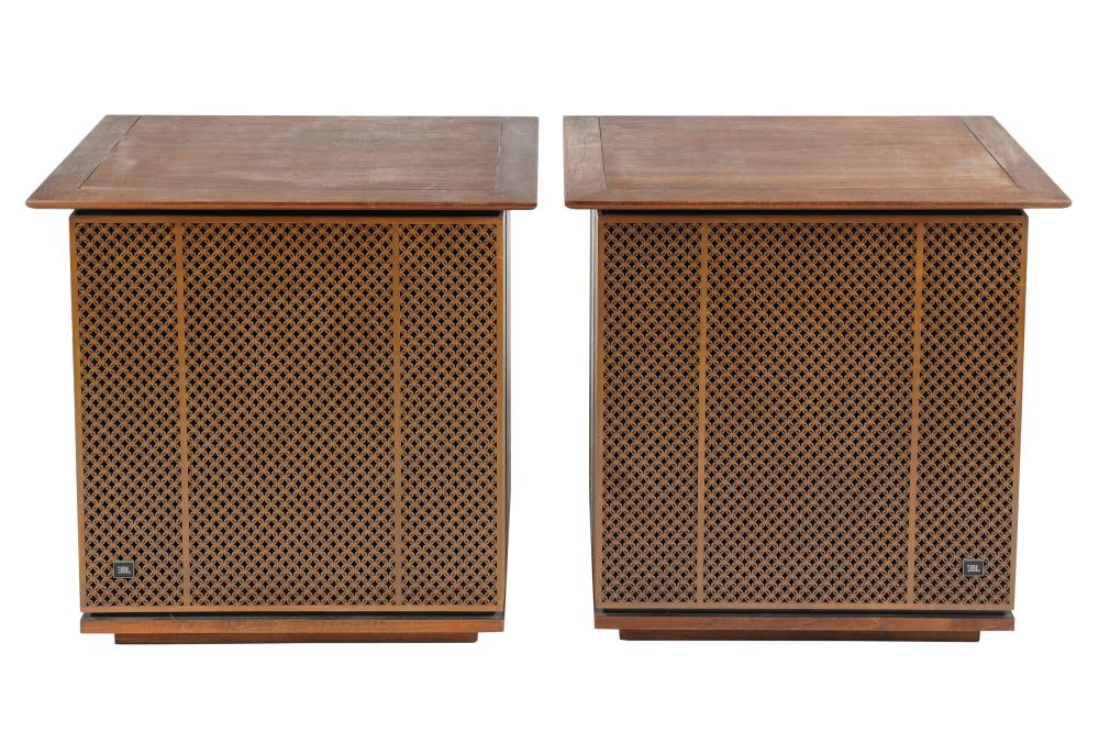 PAIR OF JAMES B LANSING SOUND 3332cb