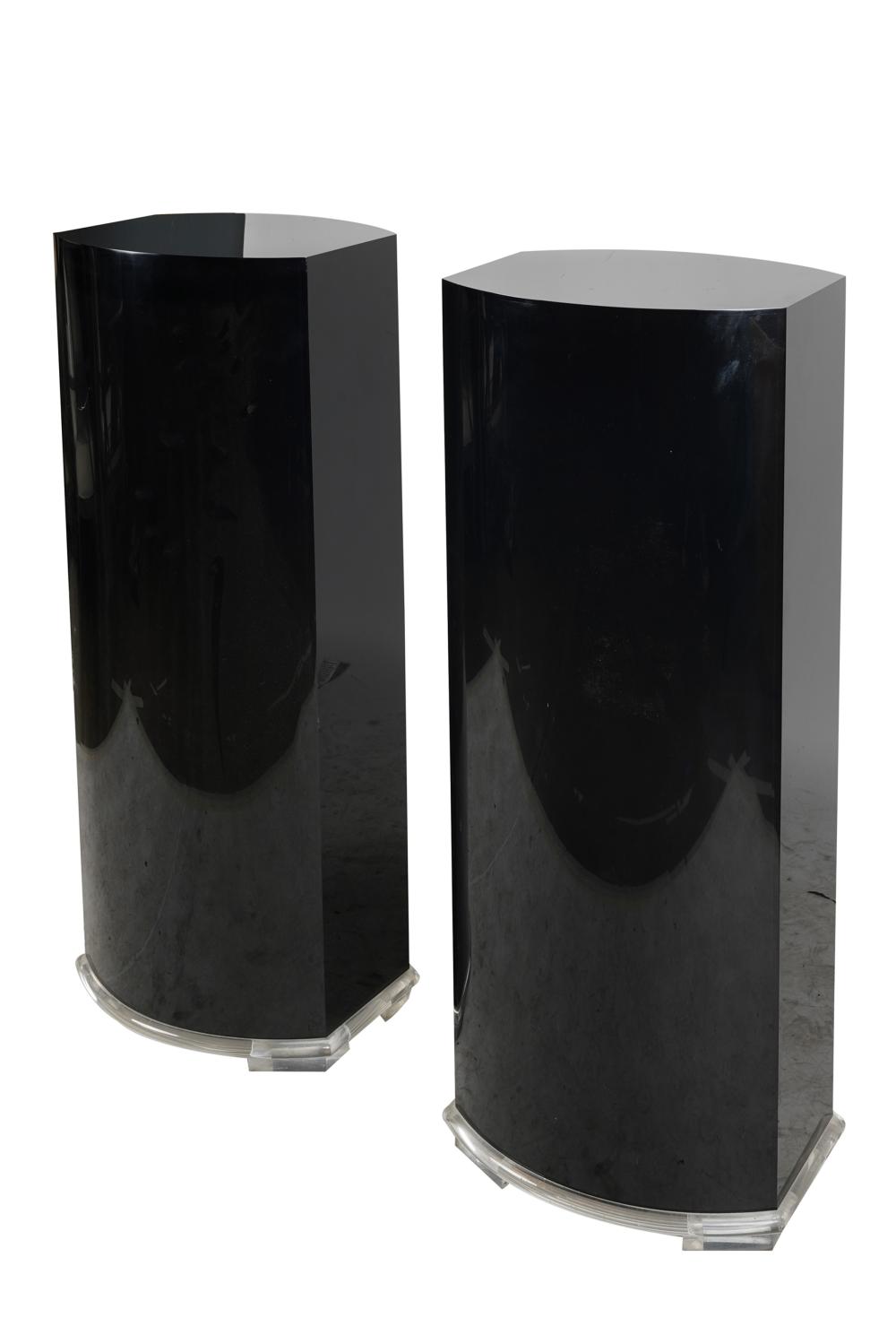 PAIR OF BLACK LACQUERED LUCITE 3334e3