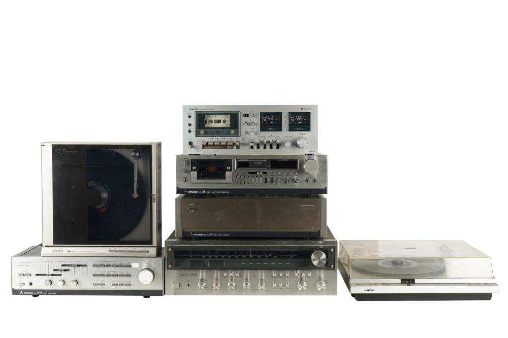 COLLECTION OF VINTAGE STEREO EQUIPMENTcomprising: