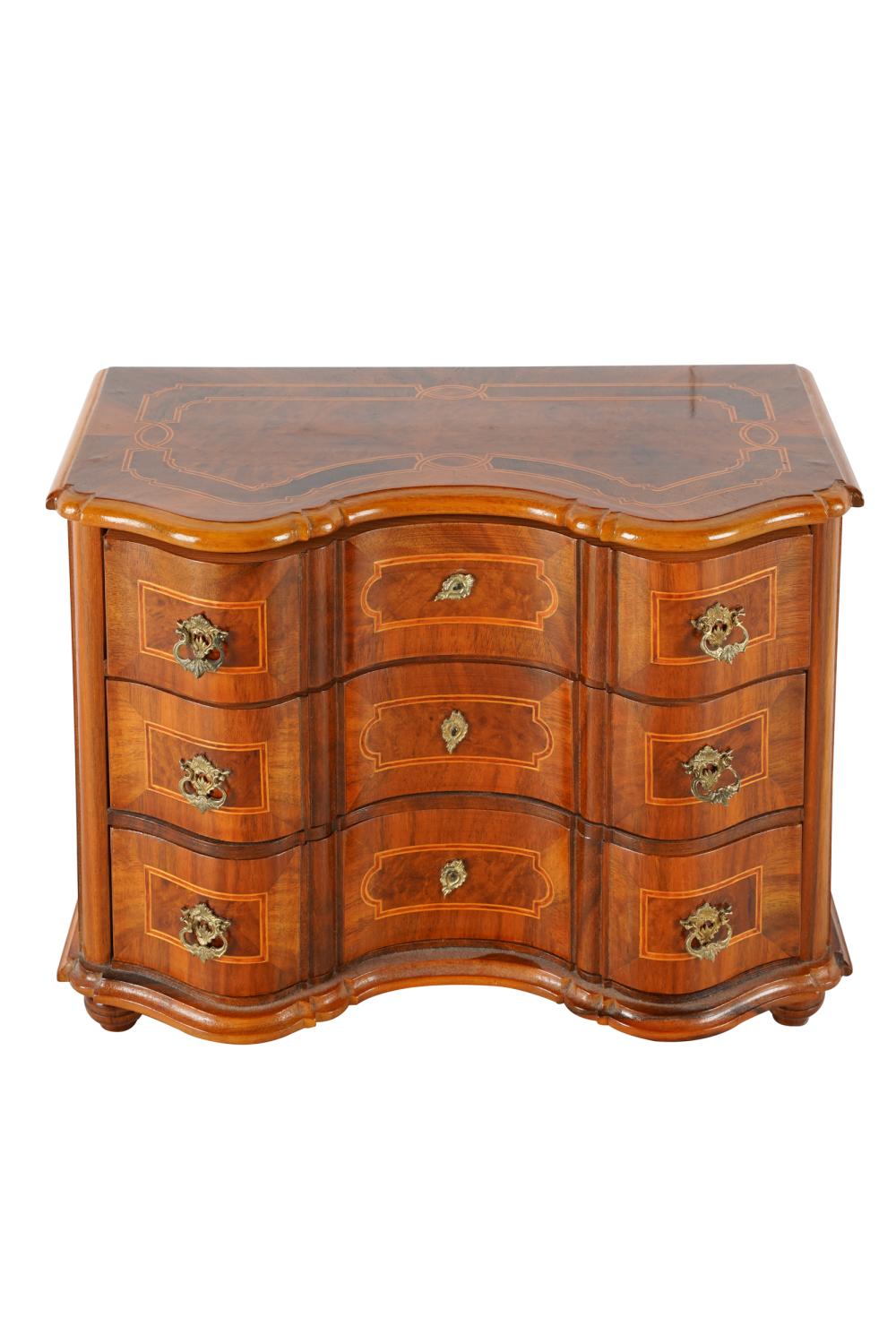 DIMINUTIVE GEORGIAN STYLE CHEST 33359e