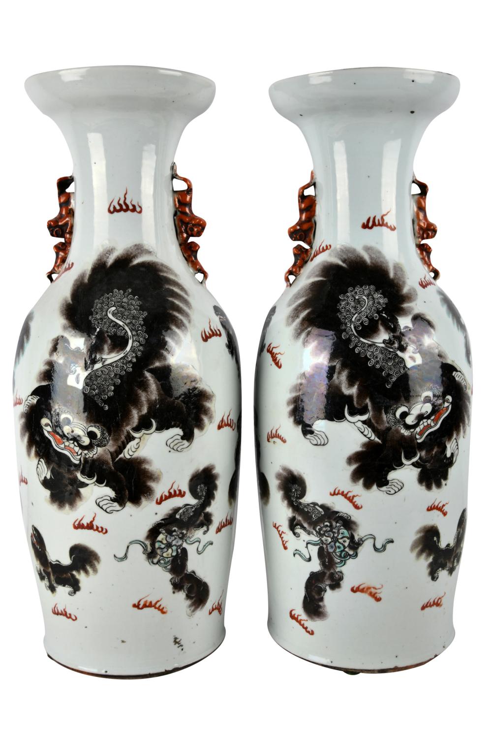 PAIR OF CHINESE PORCELAIN LION 333684