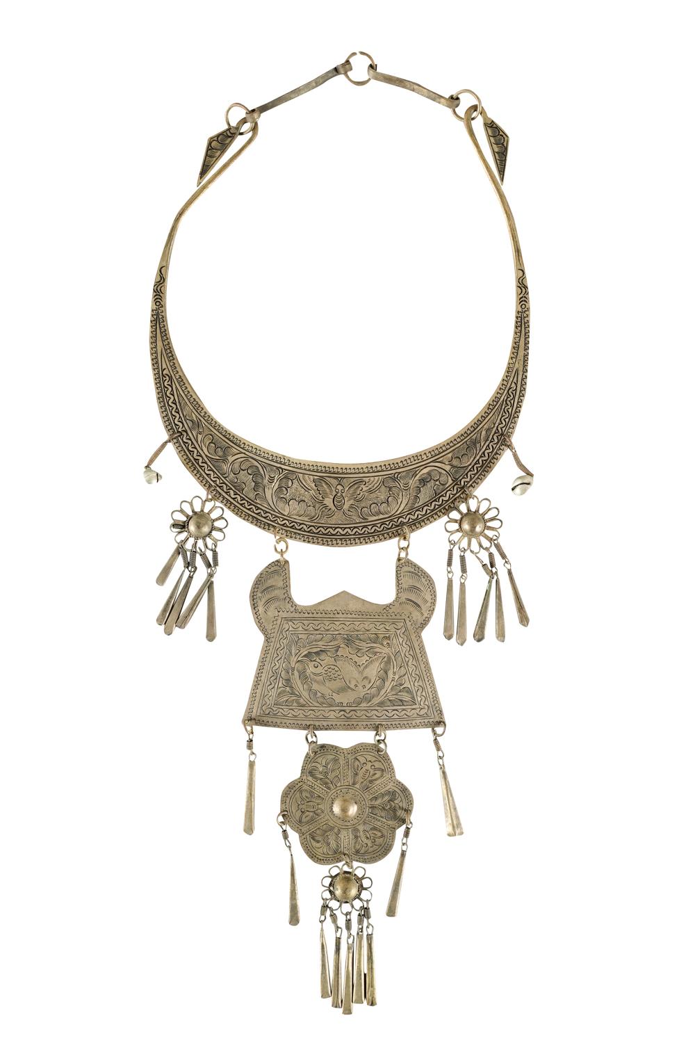 INCISED PERSIAN STYLE NECKLACEunsigned