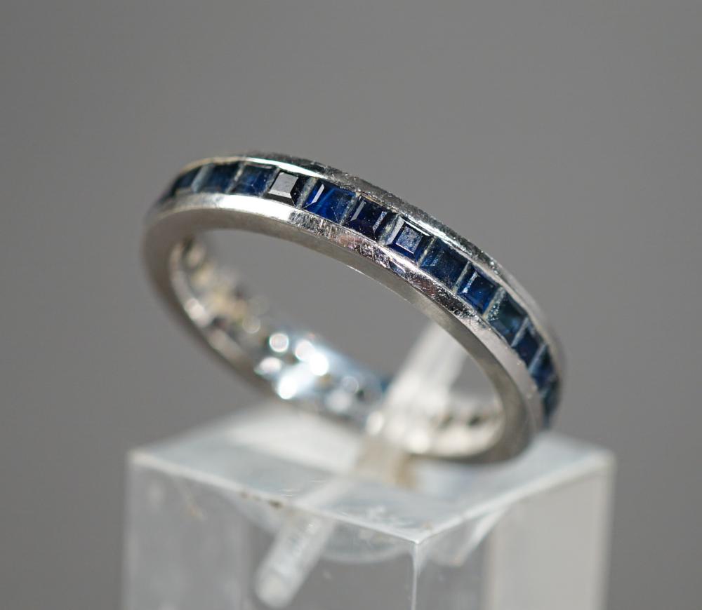 14 KARAT WHITE GOLD AND BLUE SAPPHIRE 333a3a