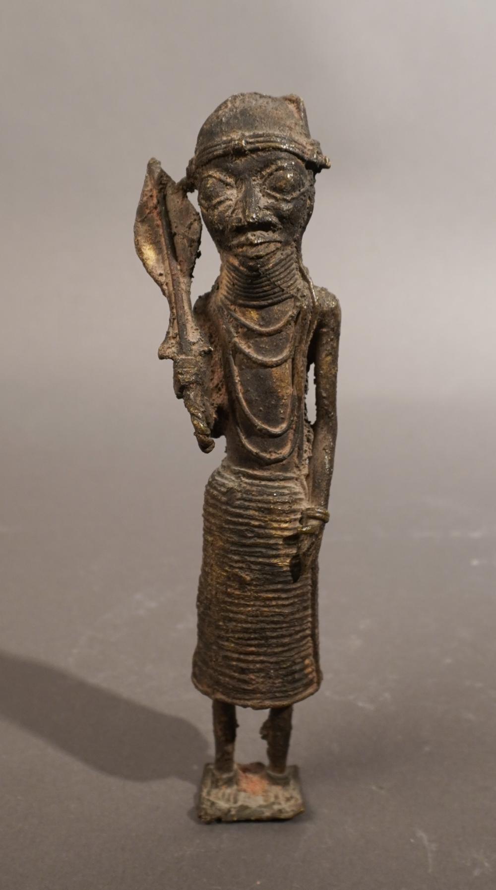 AFRICAN BRONZE FIGURE OF A WARRIOR  333abe