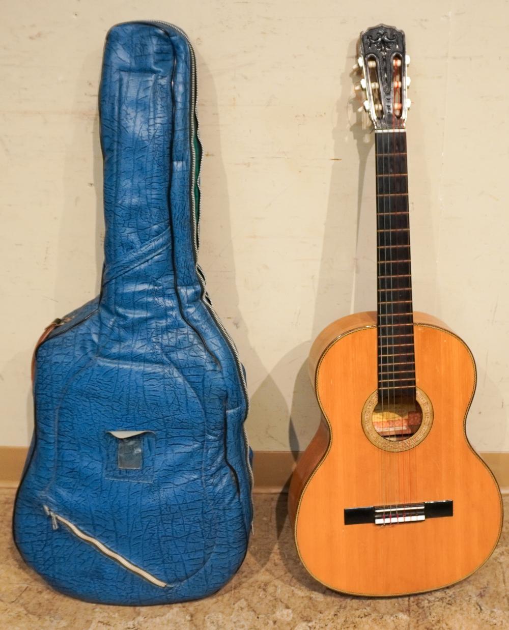 ARGENTINIAN ACOUSTIC GUITAR WITH 333b03