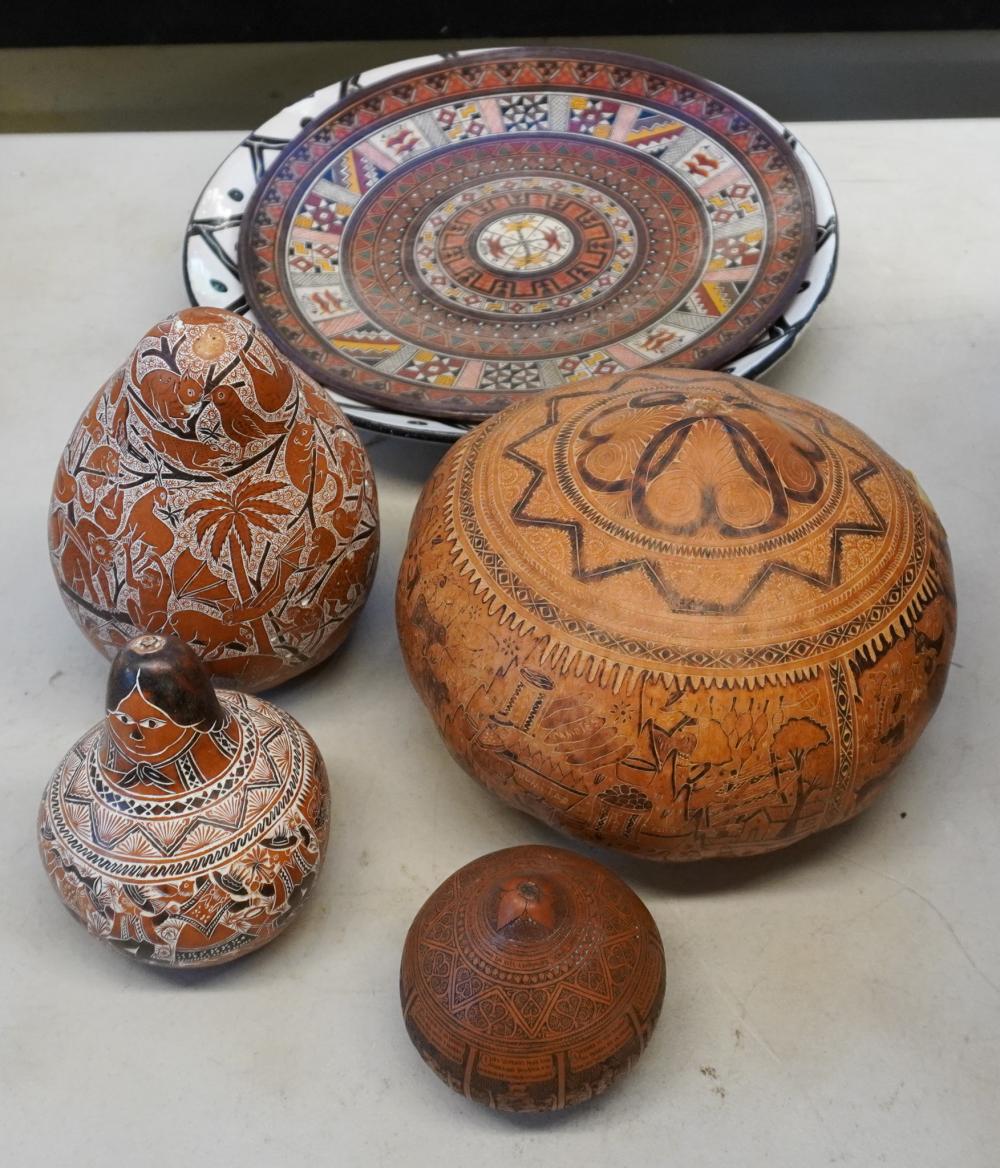 COLLECTION OF PERUVIAN DECORATED 333b4c