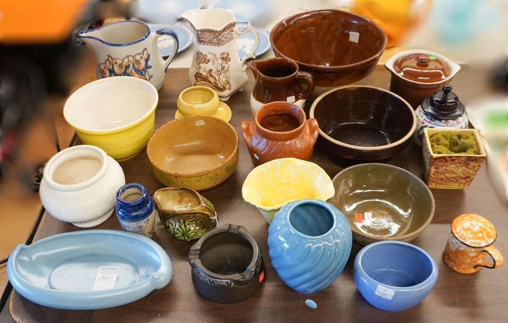 GROUP OF AMERICAN ART POTTERY AND 333b5b