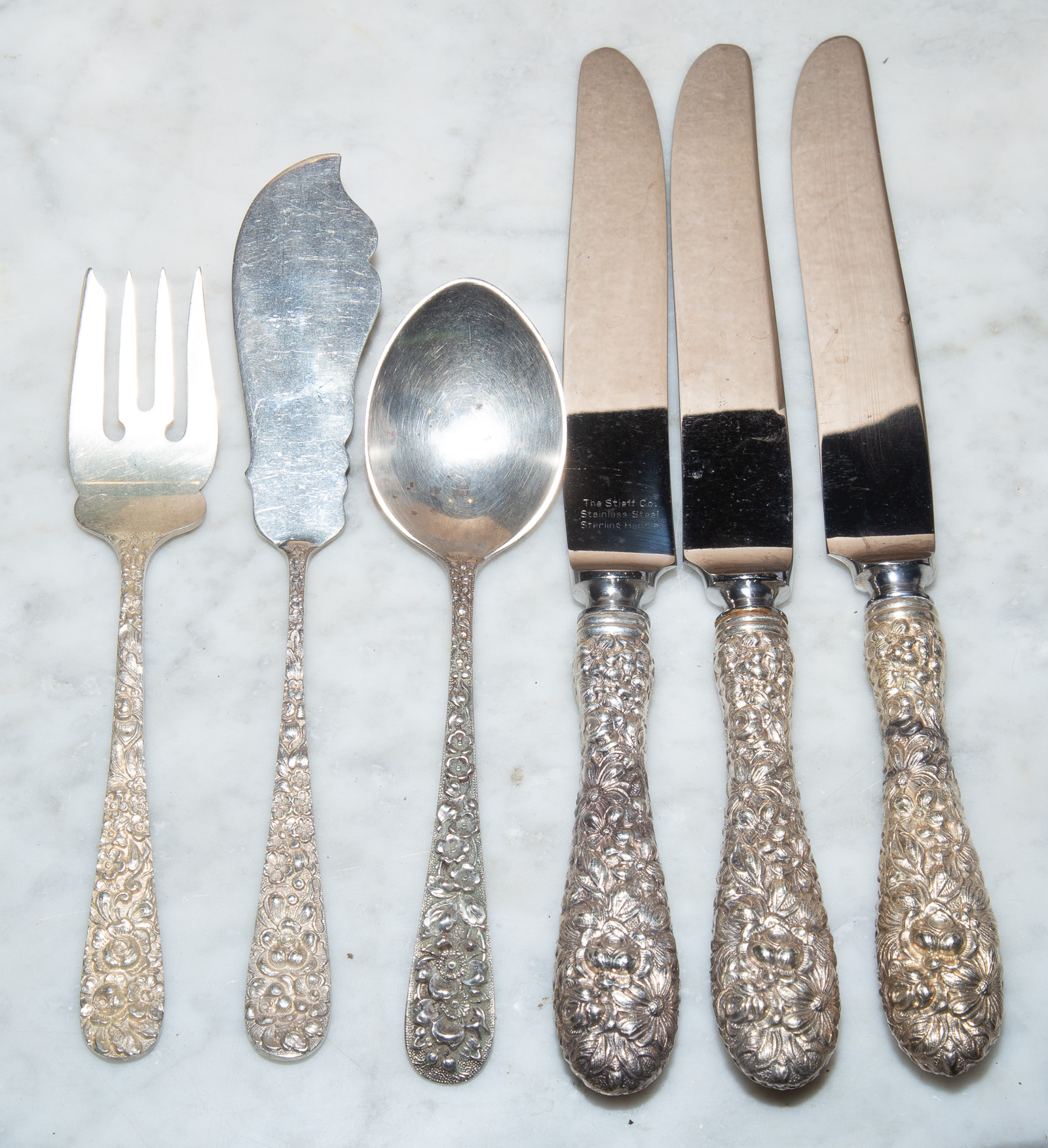 SIX PIECES OF STIEFF STERLING FLATWARE