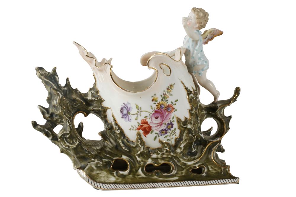 ROCOCO-STYLE PORCELAIN SHELLhand-painted