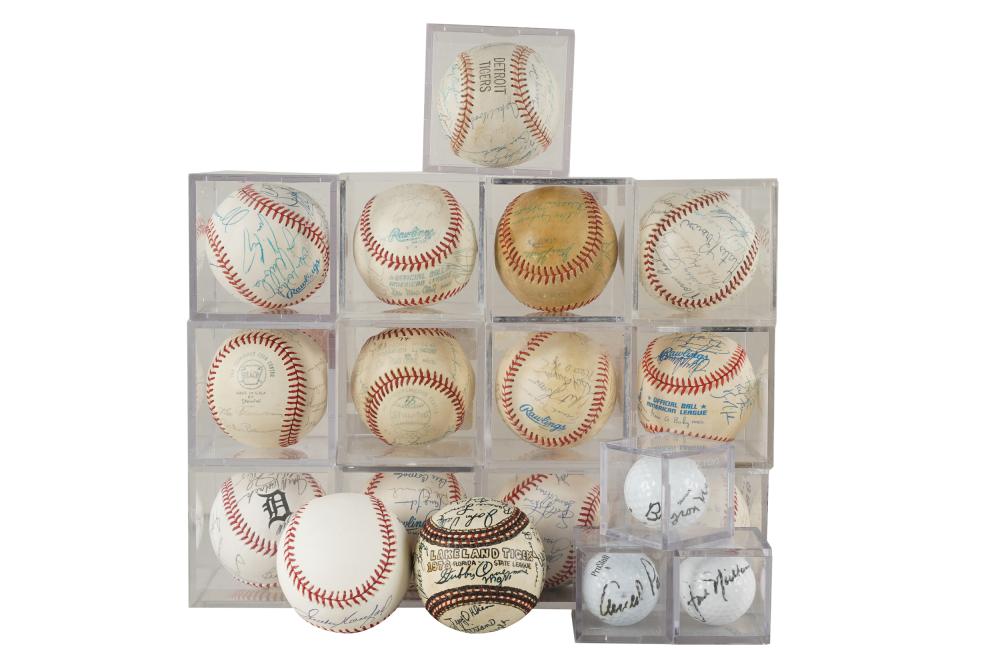 COLLECTION OF AUTOGRAPHED BASEBALLS 333d91