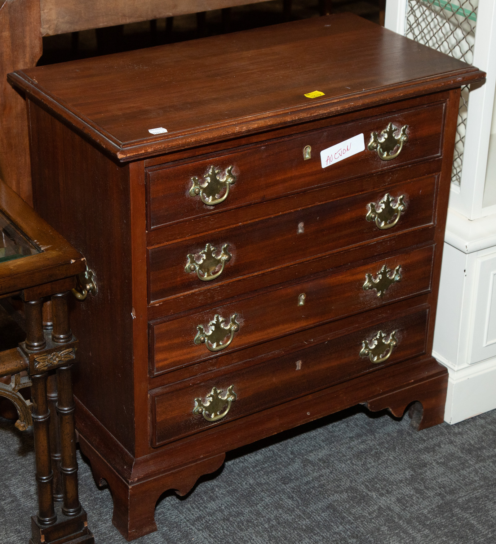 CHIPPENDALE STYLE MAHOGANY DIMINUTIVE 333dae