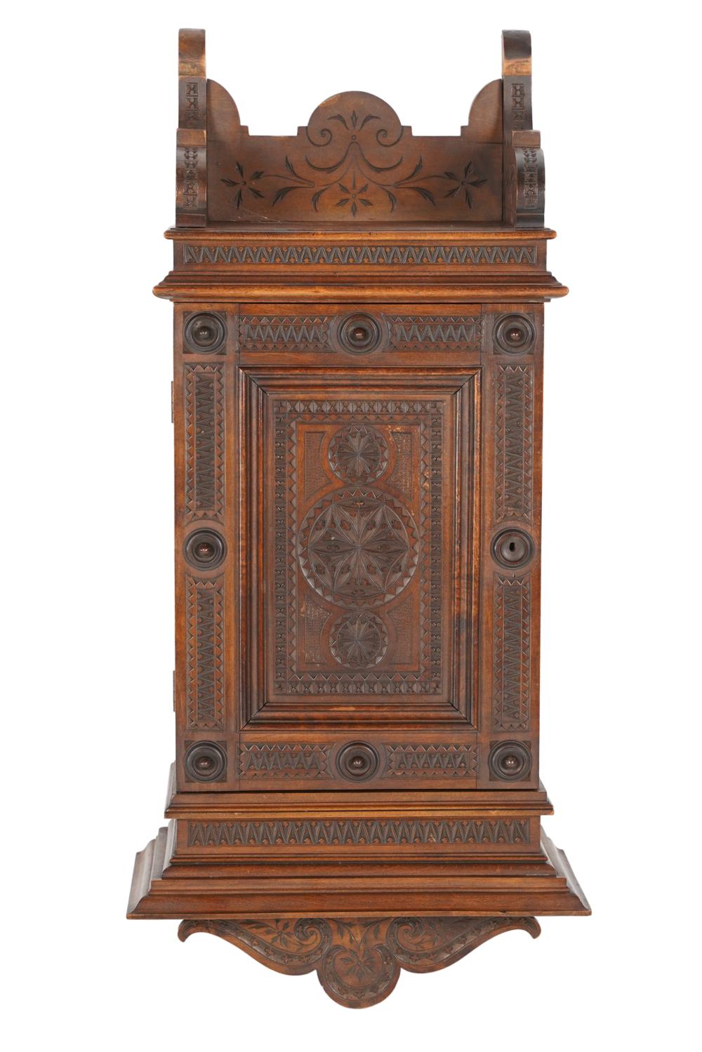 BRITTANY STYLE WALNUT HANGING CUPBOARDthe 333da8