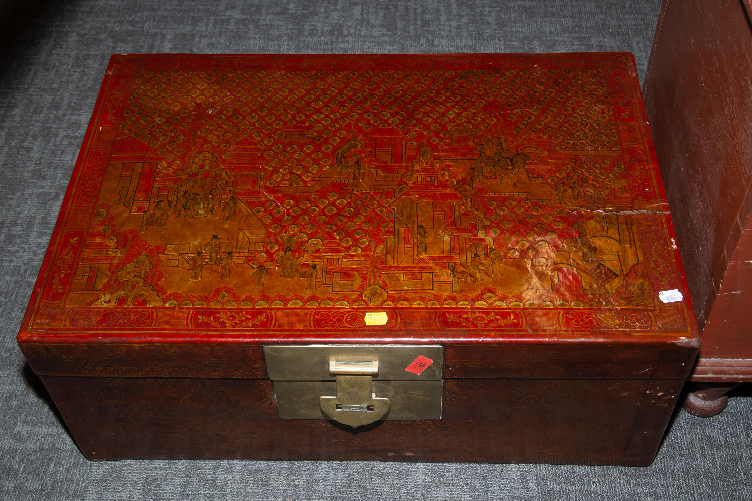 CHINESE LACQUERED GILT TRUNK 333e8b