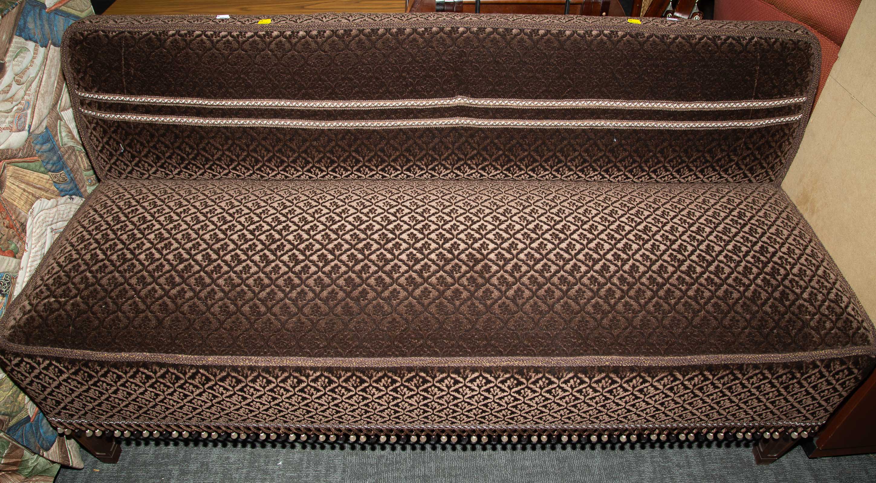 VICTORIAN STYLE UPHOLSTERED SOFA BENCH