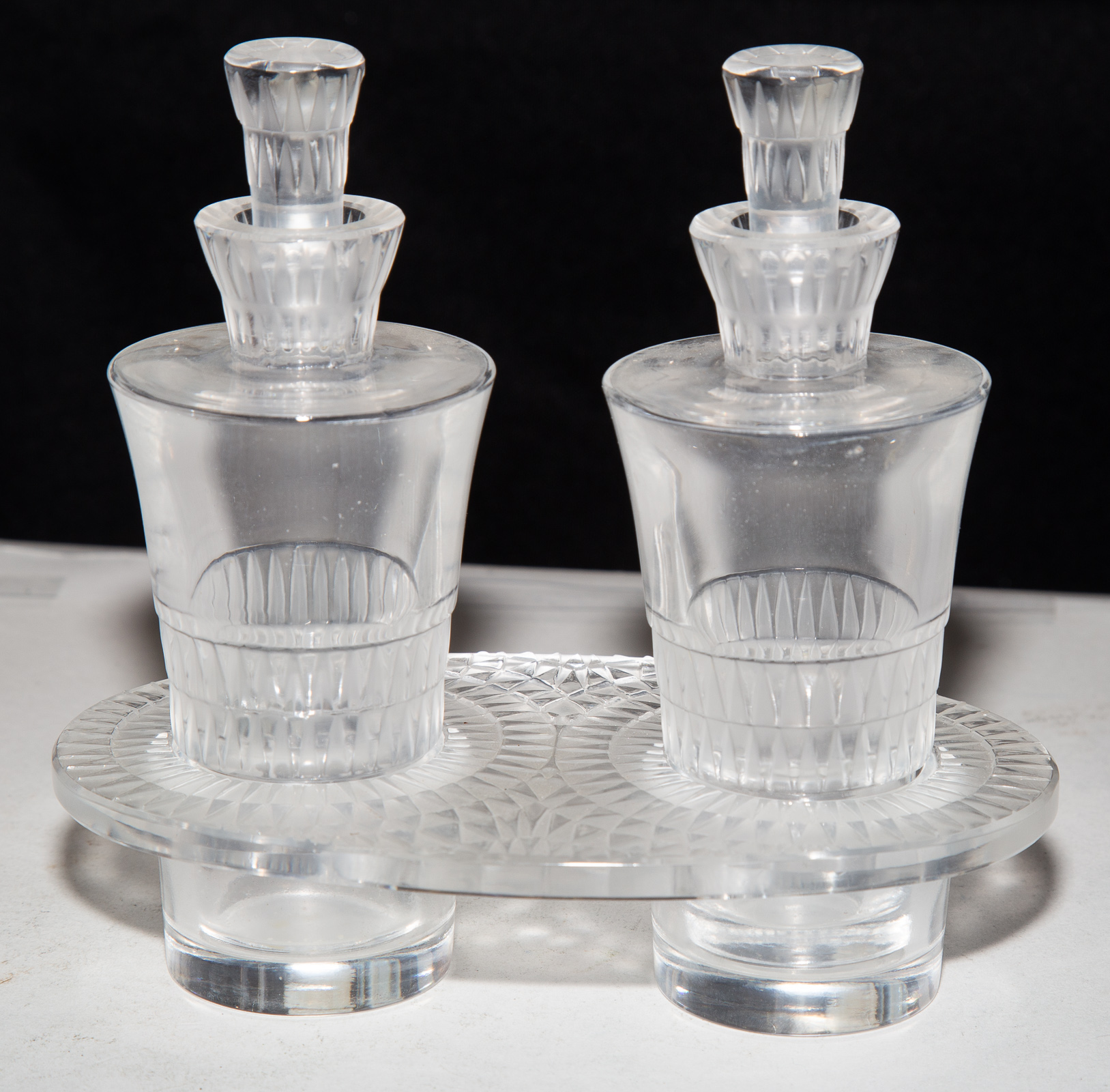 LALIQUE COLORLESS GLASS CRUET SET 333ea7