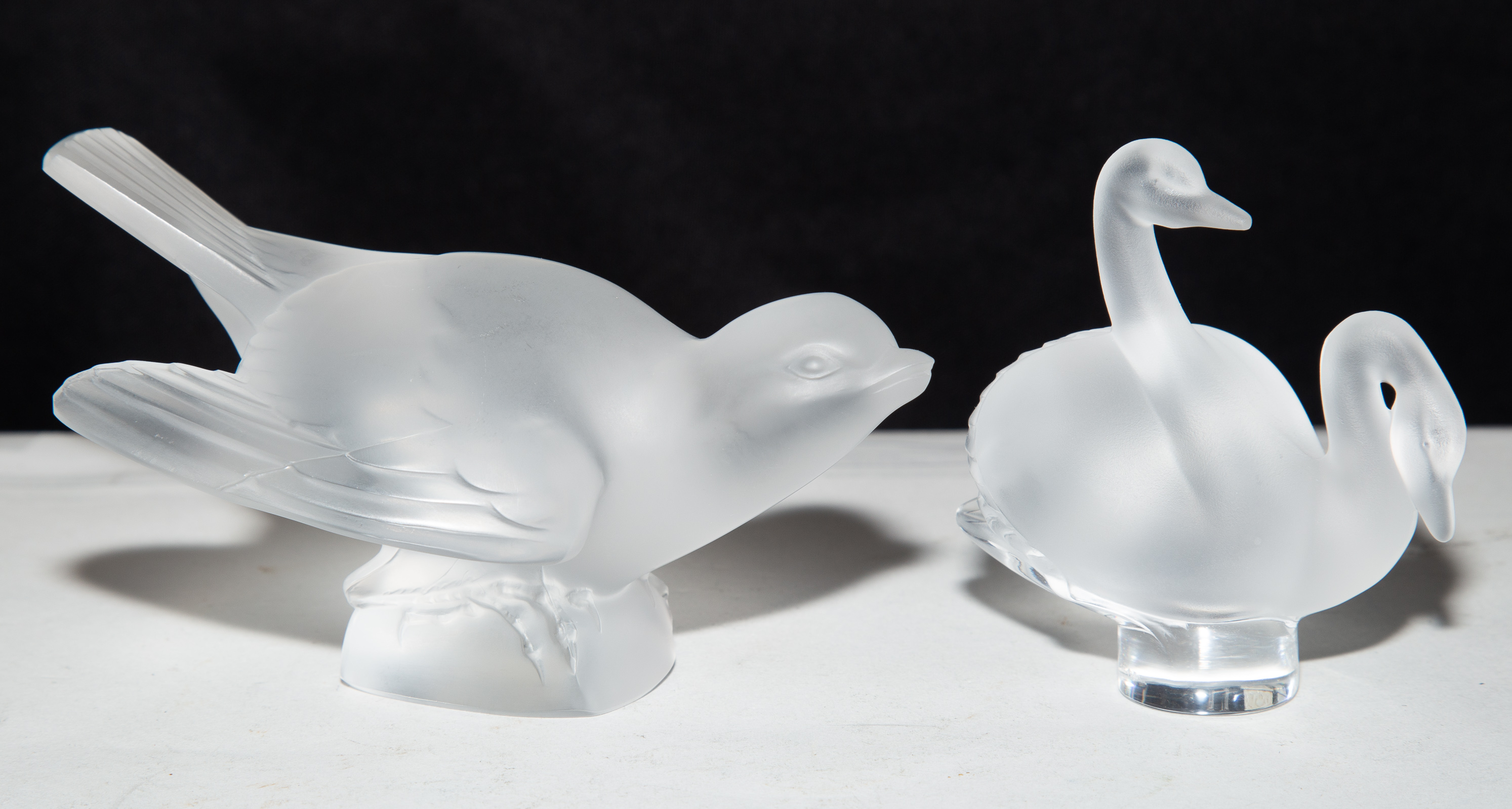 TWO LALIQUE BIRD FIGURES Third 333ea8