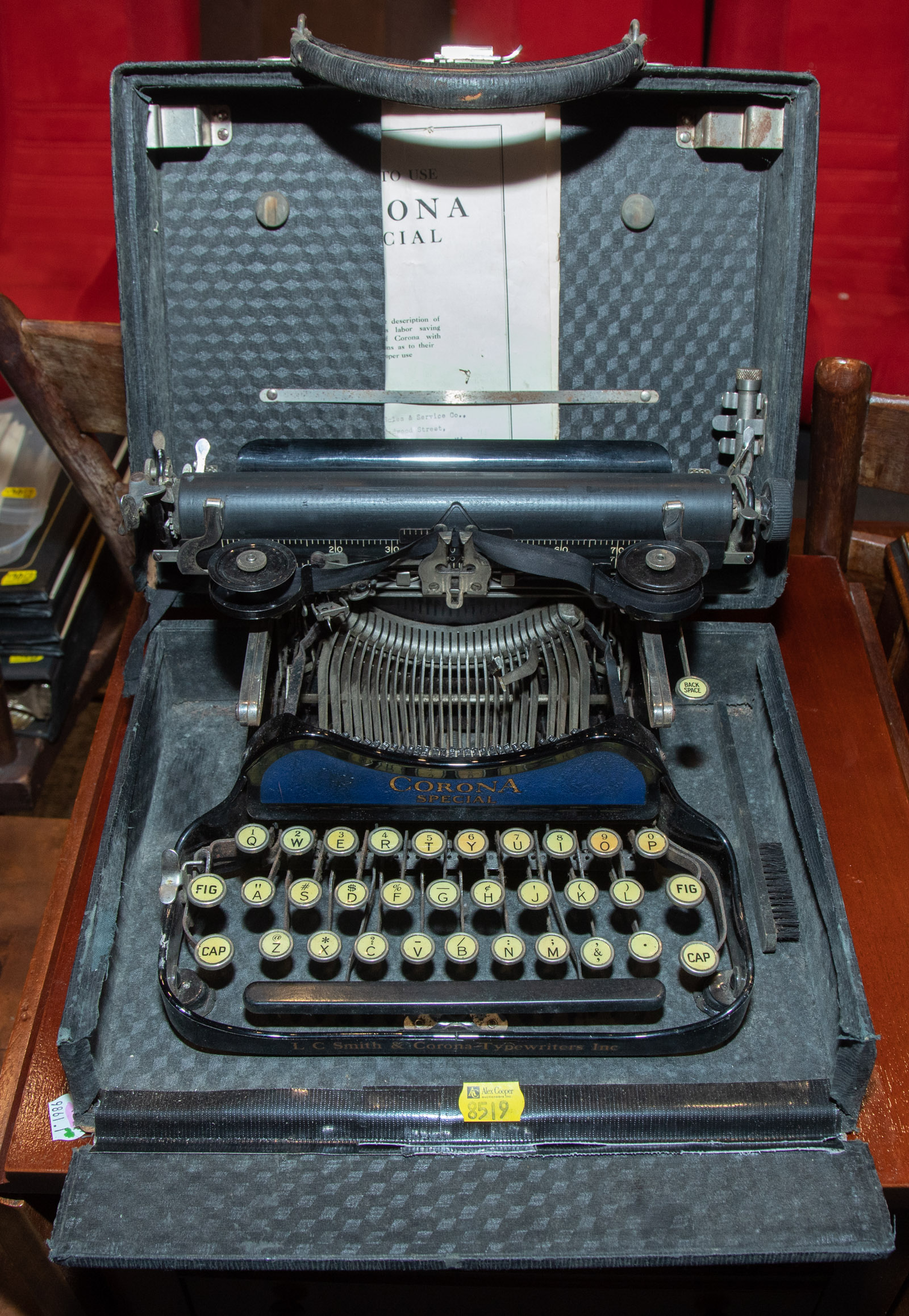 CORONA SPECIAL PORTABLE TYPEWRITER WITH