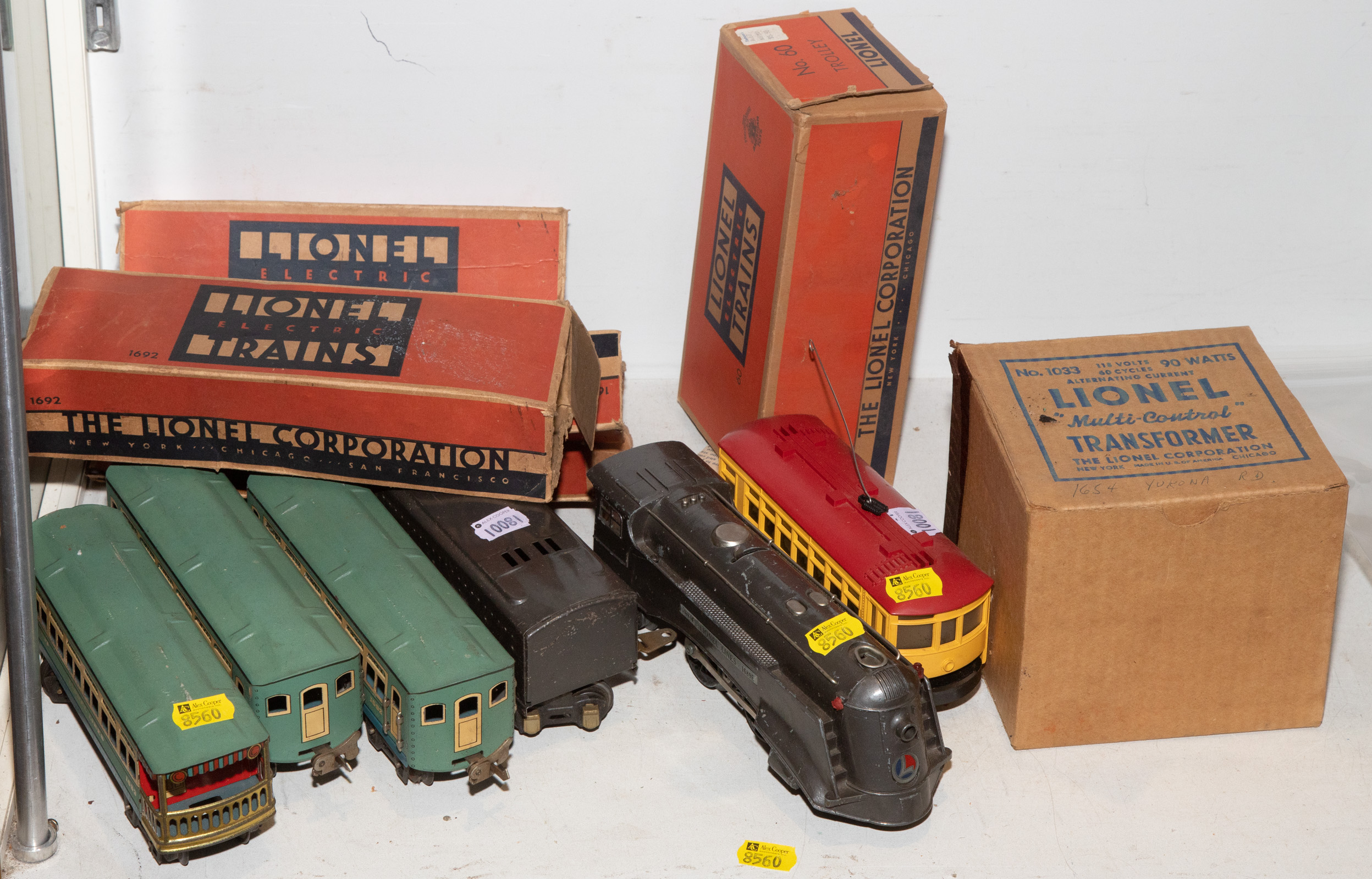 EIGHTEEN LIONEL 1689E TRAIN CARS 333f83