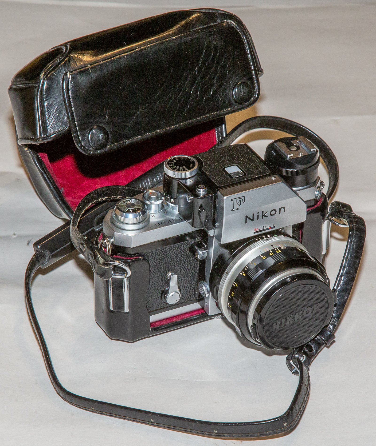 NIKON F CAMERA With soft case and instruction