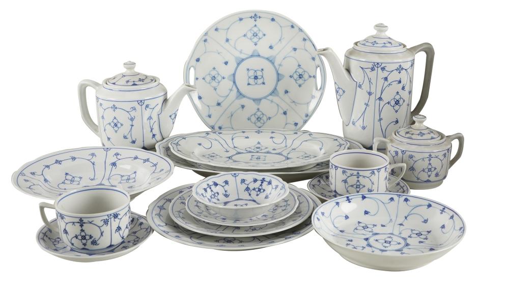 WINTERLING BAVARIAN PORCELAIN SERVICEcomprising: