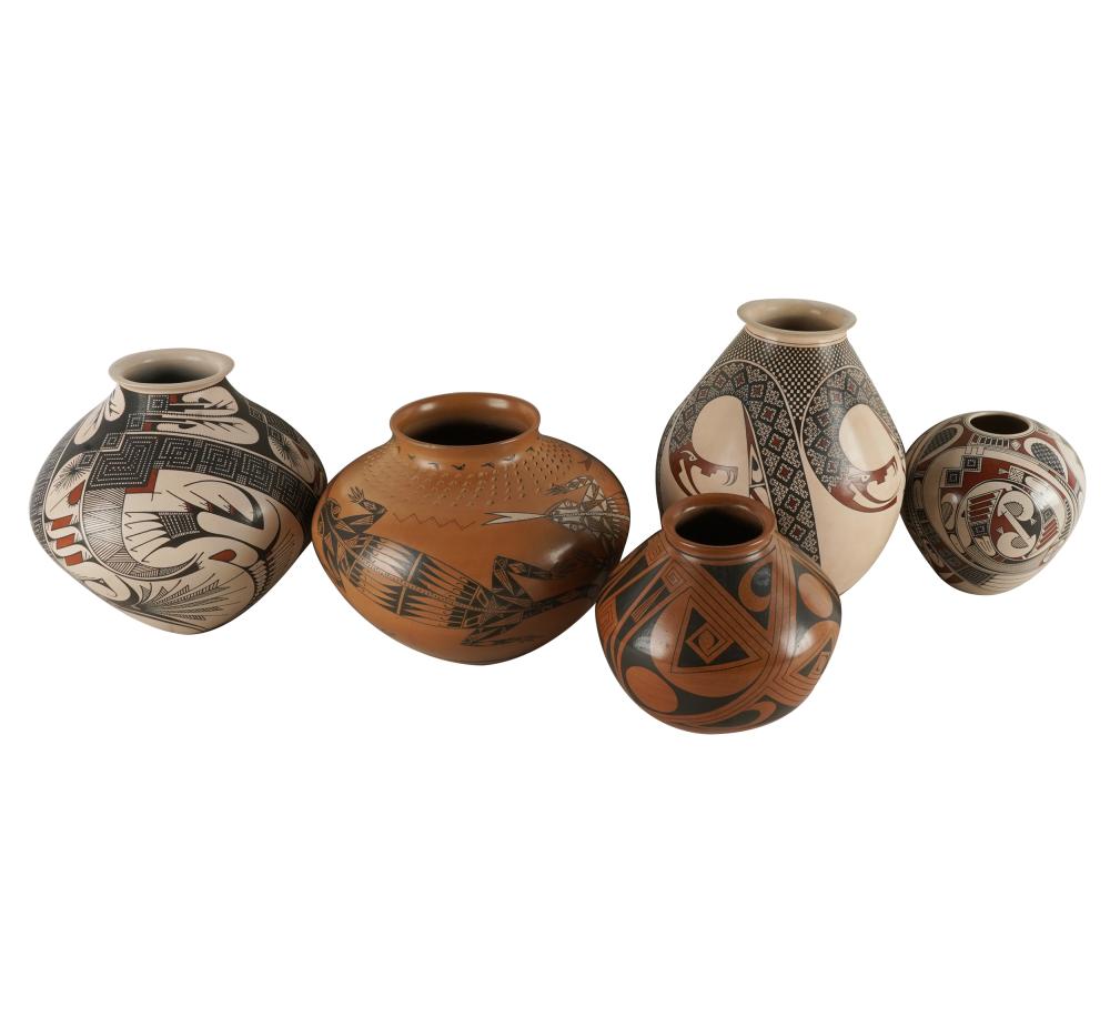 FIVE SOUTHWEST POTTERY JARSthe 3341b5