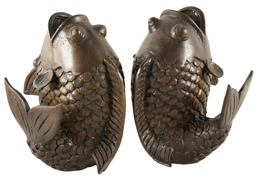 PAIR OF JAPANESE BRONZE FISH BOOKENDSProvenance: